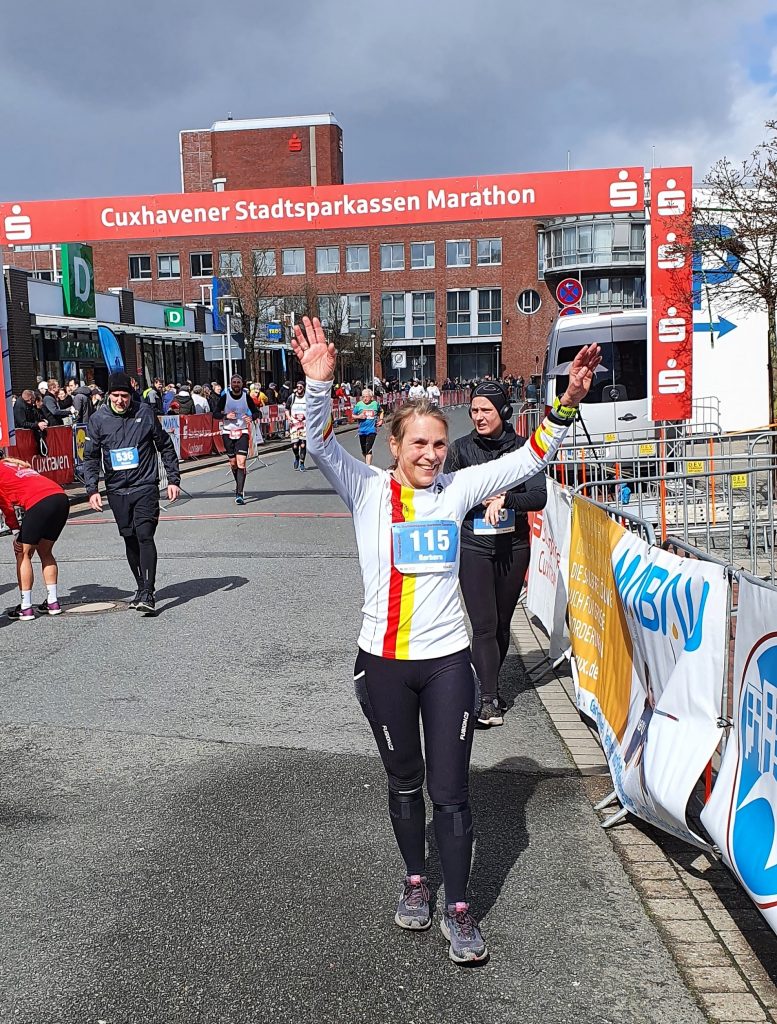 Cuxhaven Halbmarathon 2022 Finish Barbara Heuer