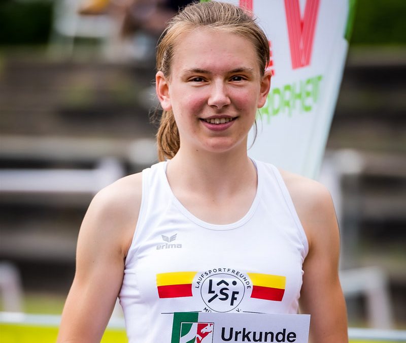 Nina Bergerfurth bei der Siegerehrung der NRW-Meisterschaften
