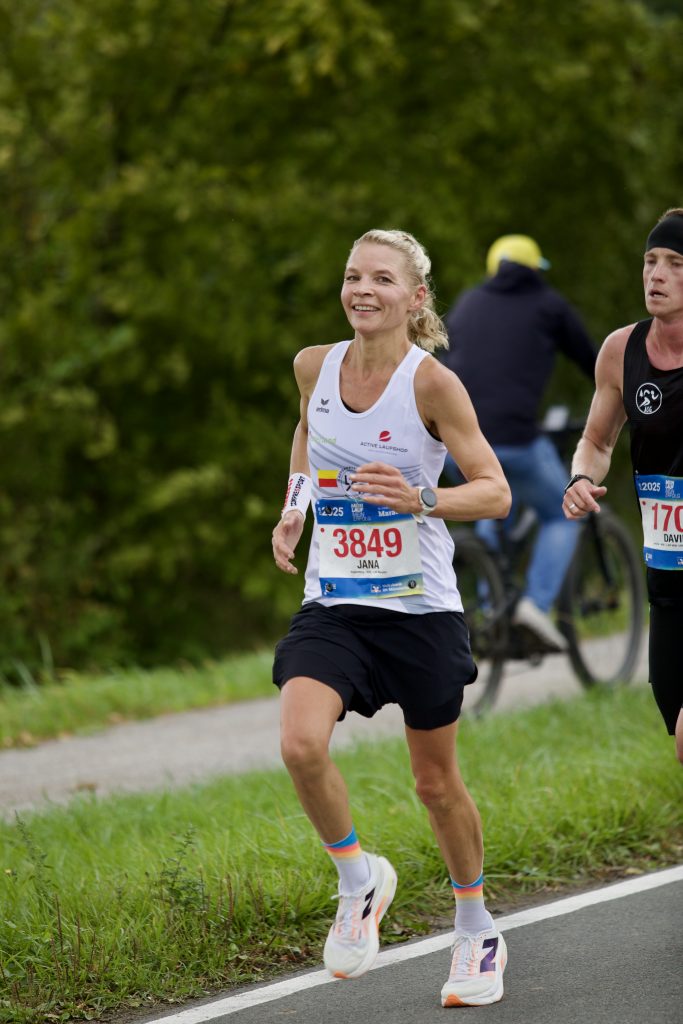 0P1A0285 Jana Kappenberg vom LSF ProTeam wurde in Bestzeit zweitschnellste Deutsche und fünfte in der Gesamtwertung der Frauen beim Münster-Marathon 2025, Foto: M. Holtkötter