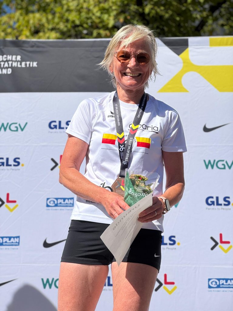 DM 3.2025-09-07 um 16.02.39_117327e1 LSF Münster, Anne Holtkötter mit Bronze in der AK W65 bei der DM Straßenlauf 10 km 2025 in Siegburg. Foto: M. Holtkötter