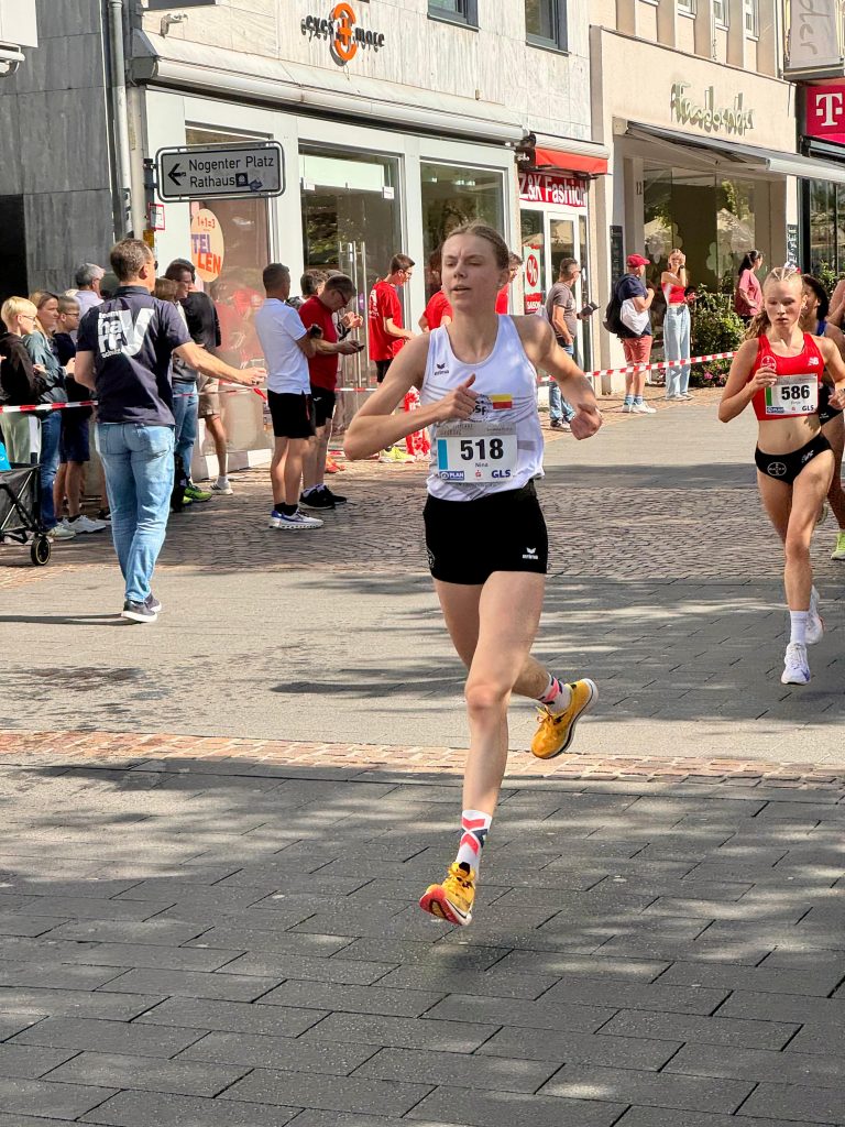 DM 4.2025-09-07 um 16.02.39_0aa96f64 LSF ProTeam, Nina Bergerfurth, WJU20 bei der DM Straßenlauf 10 km 2025 in Siegburg. Foto: M. Holtkötter