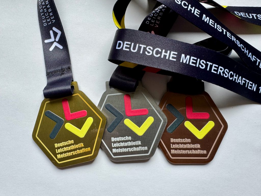 Medaillen-Gold-Silber-Bronze-©M.Holtkötter Medaillen von Deutschen Meisterschaften, Gold, Silber und Bronze. Foto: M. Holtkötter