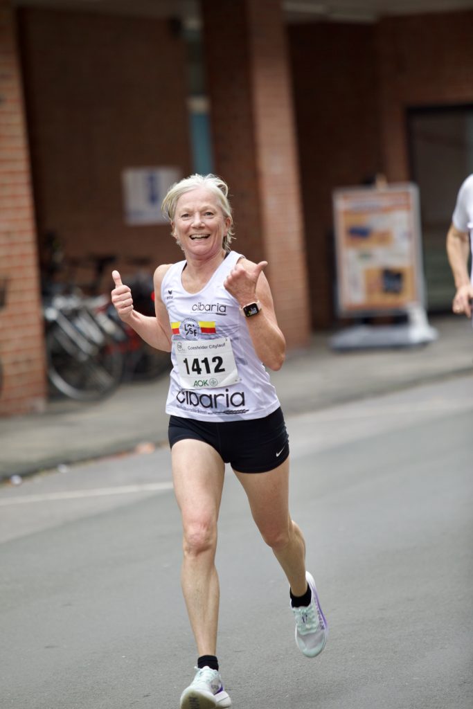 0P1A0816 Anne Holtkötter, LSF MastersTeam, verbesserte ihre eigene Westfälische Bestleistung über 5 km für die AK W65 um 30 Sekunden. Foto: M. Holtkötter