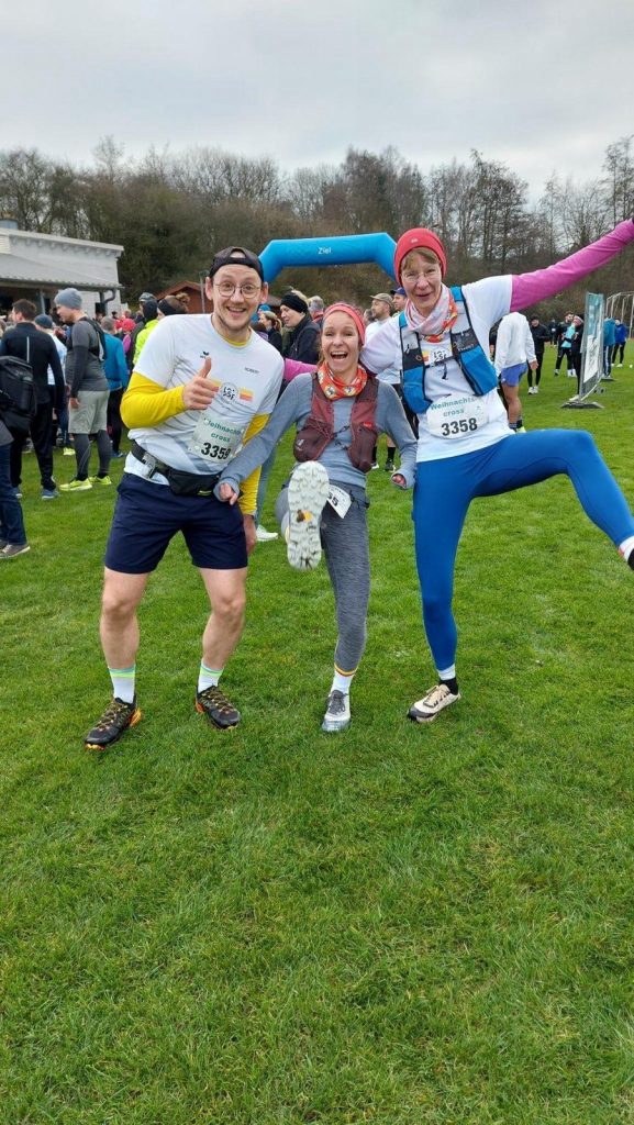 Weihnachstcross Jutta, Robert, Anja 2025-12-15 at 06.02.29