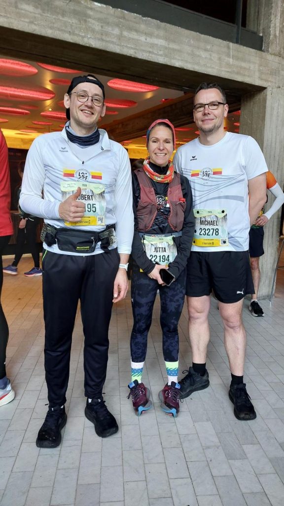 Aselrounde Robert, Jutta, Michael 26-02-02 at 06.51.39