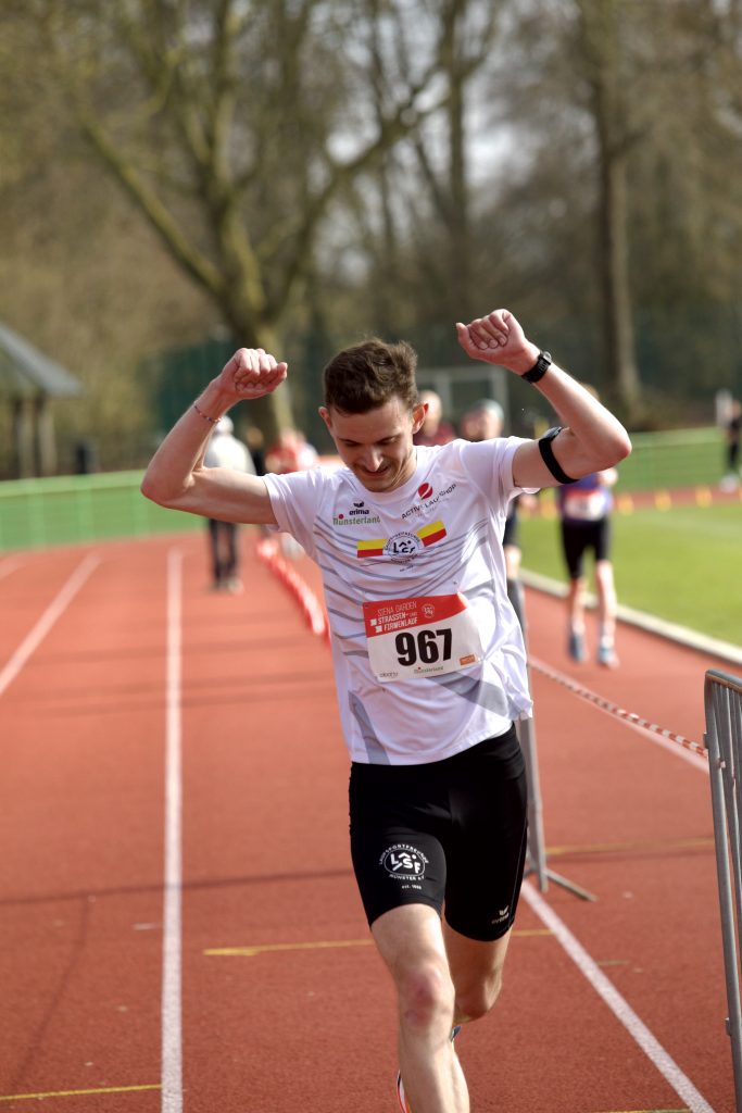 0P1A2871 Alex Schill, LSF ProTeam, Gesamtsieger beim Siena GARDEN Straßenlauf über 10 km am 21. März 2026. Foto: M. Holtkötter