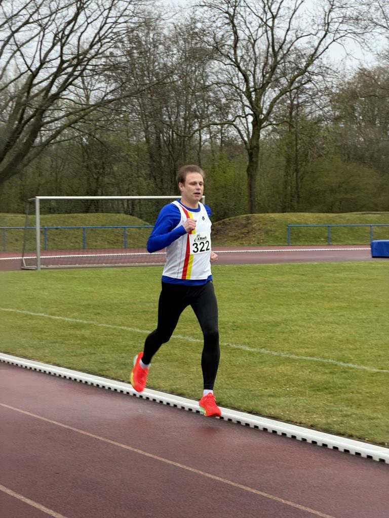Dominik Schmaltz Dominik Schmaltz, LSF Münster, 3.000 m beim Langlaufmeeting in Oelde 2026. Foto: M. Holtkötter