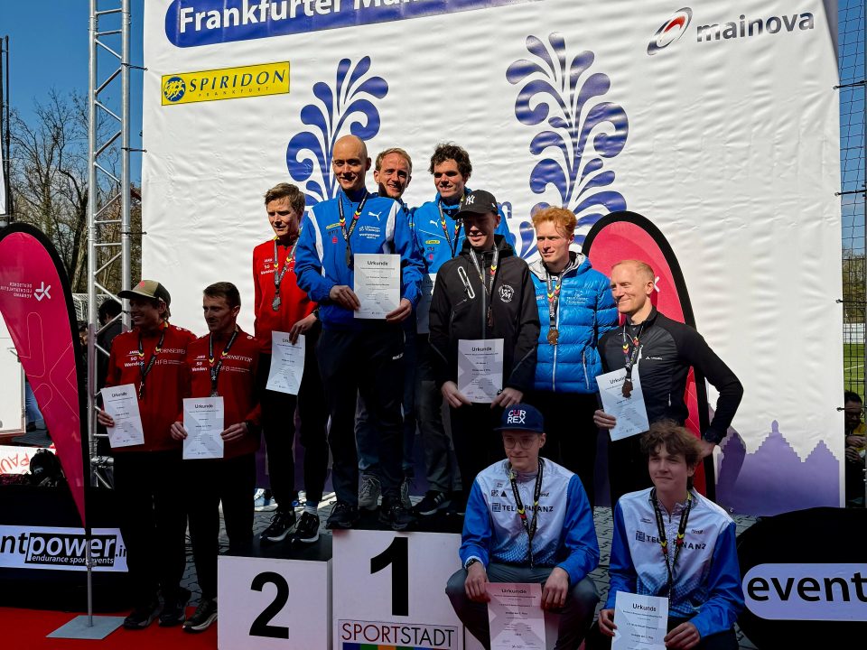 Siegerehrung DM Halbmarathon Mannschaft, Gesamtwertung. Bronze für LSF Münster