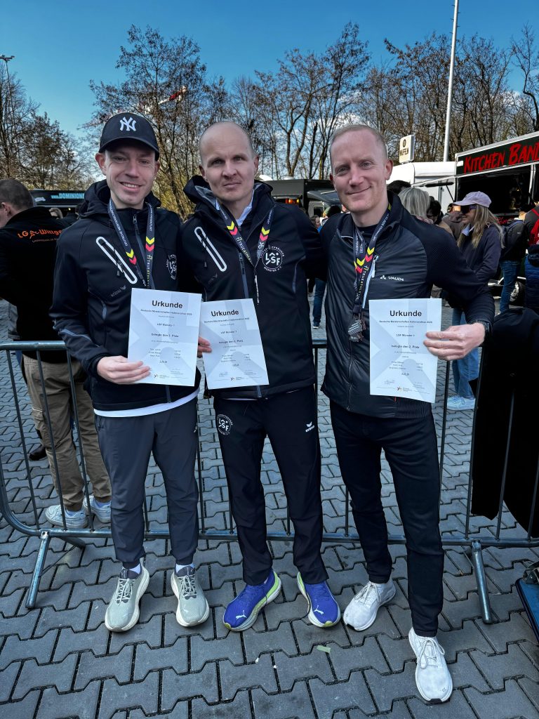 LSF Münster mit Jannik Tillar, Matthias Bergmann und Manuel Kruse. DM im Halbmarathon 2026 in Frankfurt
