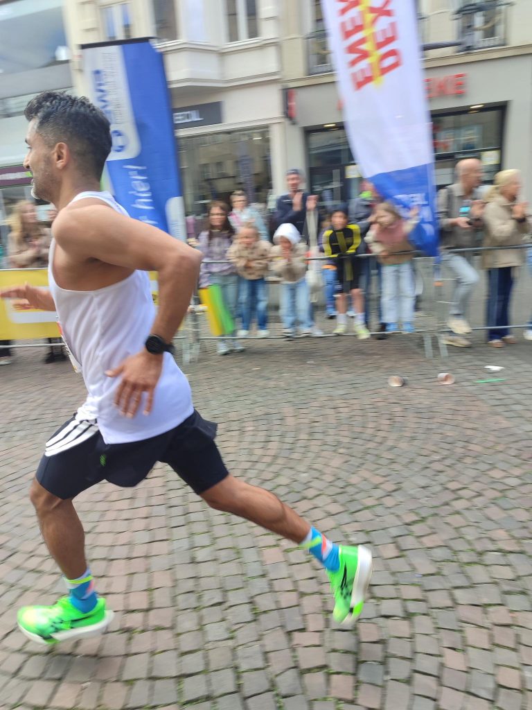 Atiq Rafat, LSF Münster, fast zu schnell für die Kamera beim Marathon in Bonn.