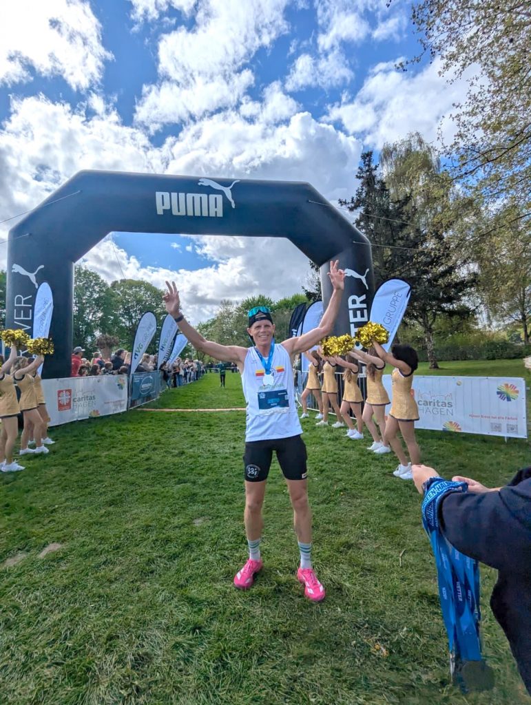 Mike Claaßen, LSF Münster, gewinnt den Ruhrseen-Halbmarathon 2026.