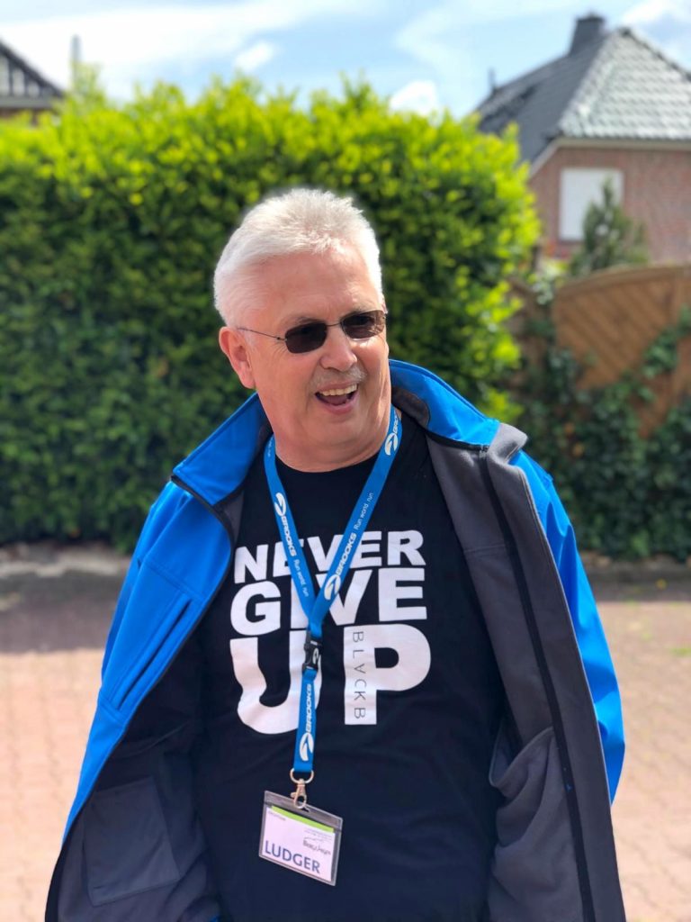 „Never give up“ stand auf einem Shirt, das er 2020 trug, als er Stefan Lammers bei einem privaten Lauf begleitete.