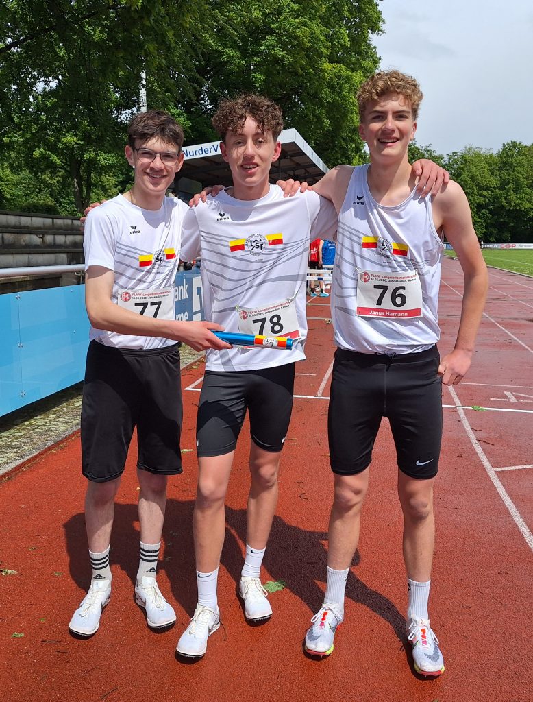 Staffel-2x1000-Hülsbusch_Teutemacher_Hamann FLVW-Meister über 3 x 1.000 m in der MJU18 2026 mit Elias Hülsbusch, Leo Teutemacher und Janus Hamann (v.l.), LSF Münster, Foto: Markus Hülsbusch