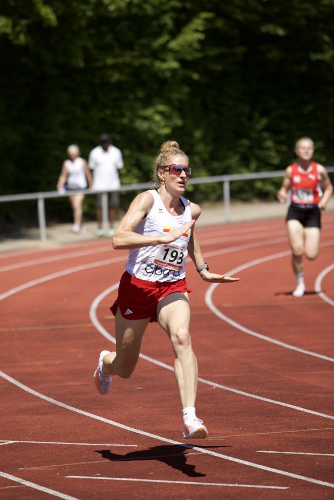 0P1A4554 Alexandra Schoppe-Schmidt, LSF MastersTeam, mit neuer Bestzeit von 28,70 über 200 m bei den FLVW Masters Meisterschaften in Lage. Foto: M. Holtkötter