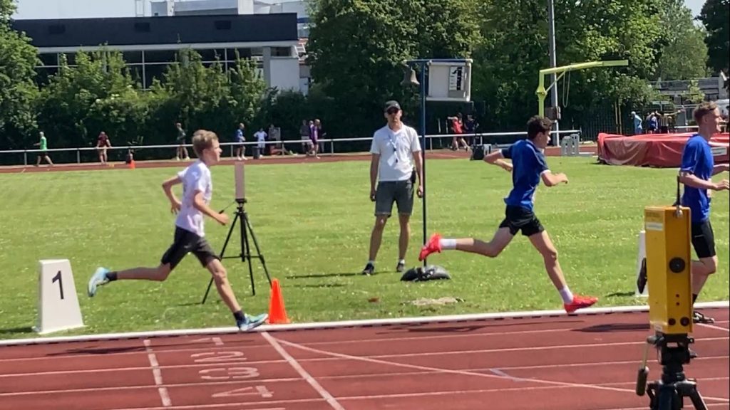 0e9e401d-2da4-4df4-82ea-3ca188320a78 Matti Teismann, LSF Münster, läuft bei den FLVW Meisterschaften über 800 m in der M14 eine neue Bestzeit mit 2:18,87.