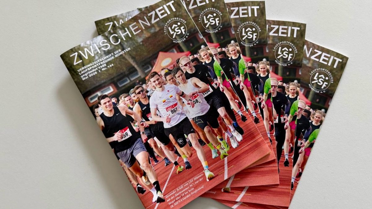 5 Ausgaben der aktuellen Zwischenzeit liegen aufgefächert auf weißem Untergrund