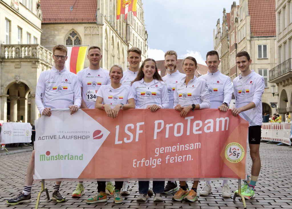 LSF-ProTeam_2026-©M.Holtkötter LSF ProTeam 2026, v.l. Frederik Taube, Stephan Voskuhl, Jana Kappenberg, Jean-Pierre Funcke, Lisa Krell, Philip Thies, Miriam Dirk, Jannik Tillar und Alexander Schill. Nicht im Bild: Jillian Uhlenbrock, Antonia Rewer, Benno Hille, Dominik Schüßler, Dustin Karsch und Matthias Bergmann. Foto: M. Holtkötter
