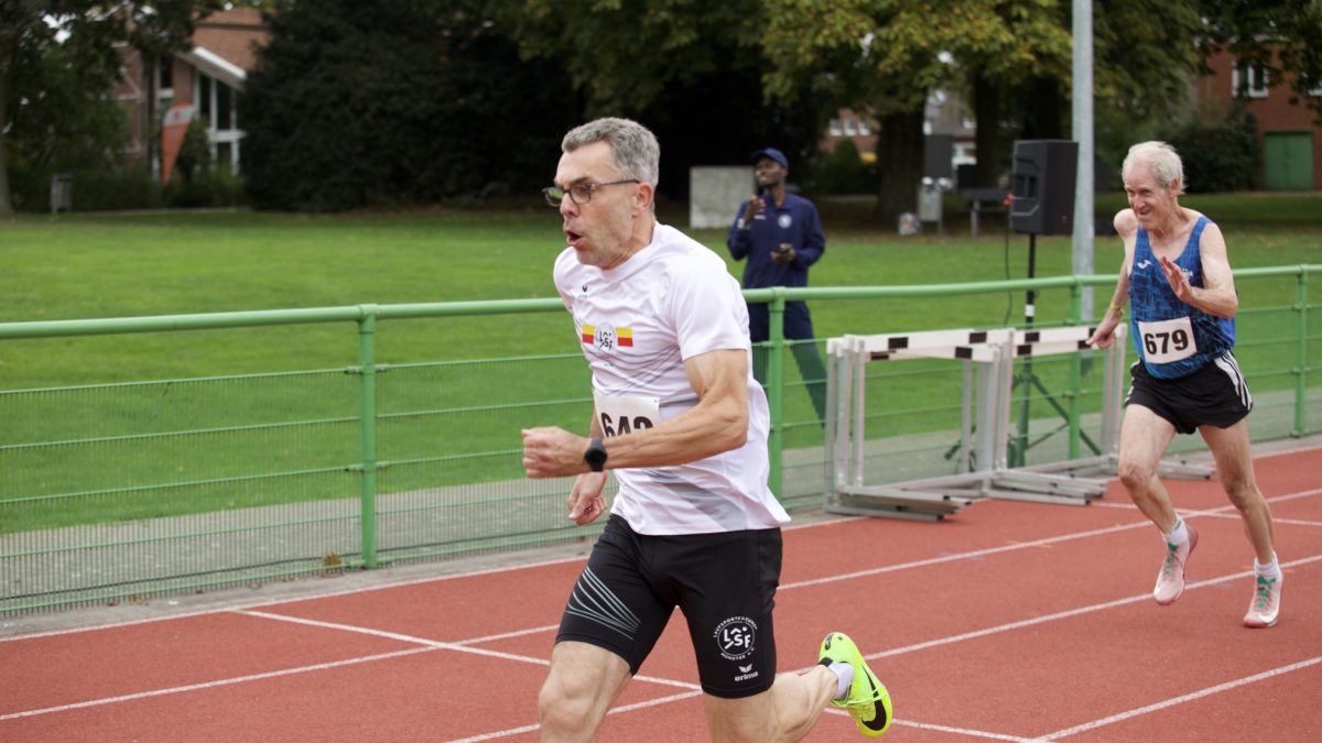 Thomas Falkenkötter, LSF Münster, beim Sprint über 100 m beim 6. Offenen Vereinssportfest. Foto: M. Holtkötter